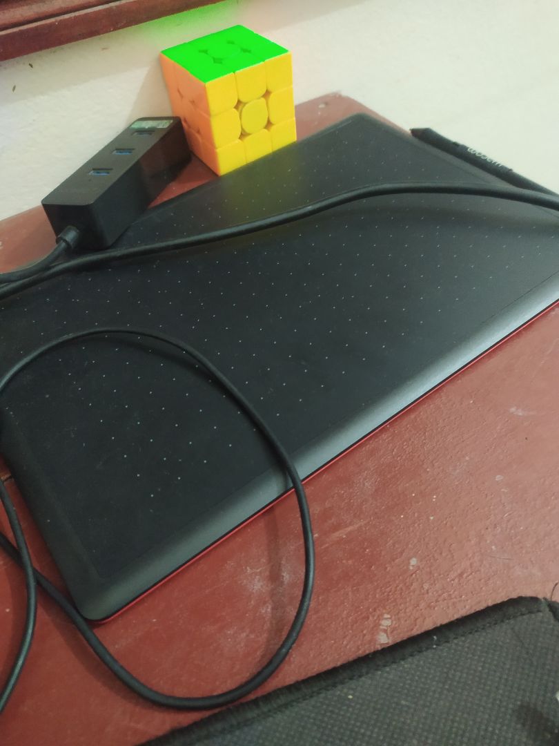 Bảng vẽ to, dùng để viết vẽ khá là ổn, nói chung tiền nào của nấy :v