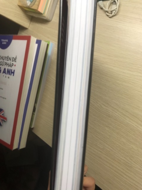 Sách đẹp lắm ạaaa, chất giấy rất dày, các bức tranh đầy màu sắc nhìn thích cả mắt hiuhiu. Tiki giao cho mình rất nhanh luôn ý phải nói là bất ngờ, bao năm nay mua hàng Tiki biết là nhanh nhưng mà lần này mình đặt 8h tối hôm trước đến 8h sáng hôm sau nhận được lun. Gói hàng kĩ qua nhiều lớp giấy, sách nhận mới tinh. Rất hài lòng với bé bách khoa này 😍😍