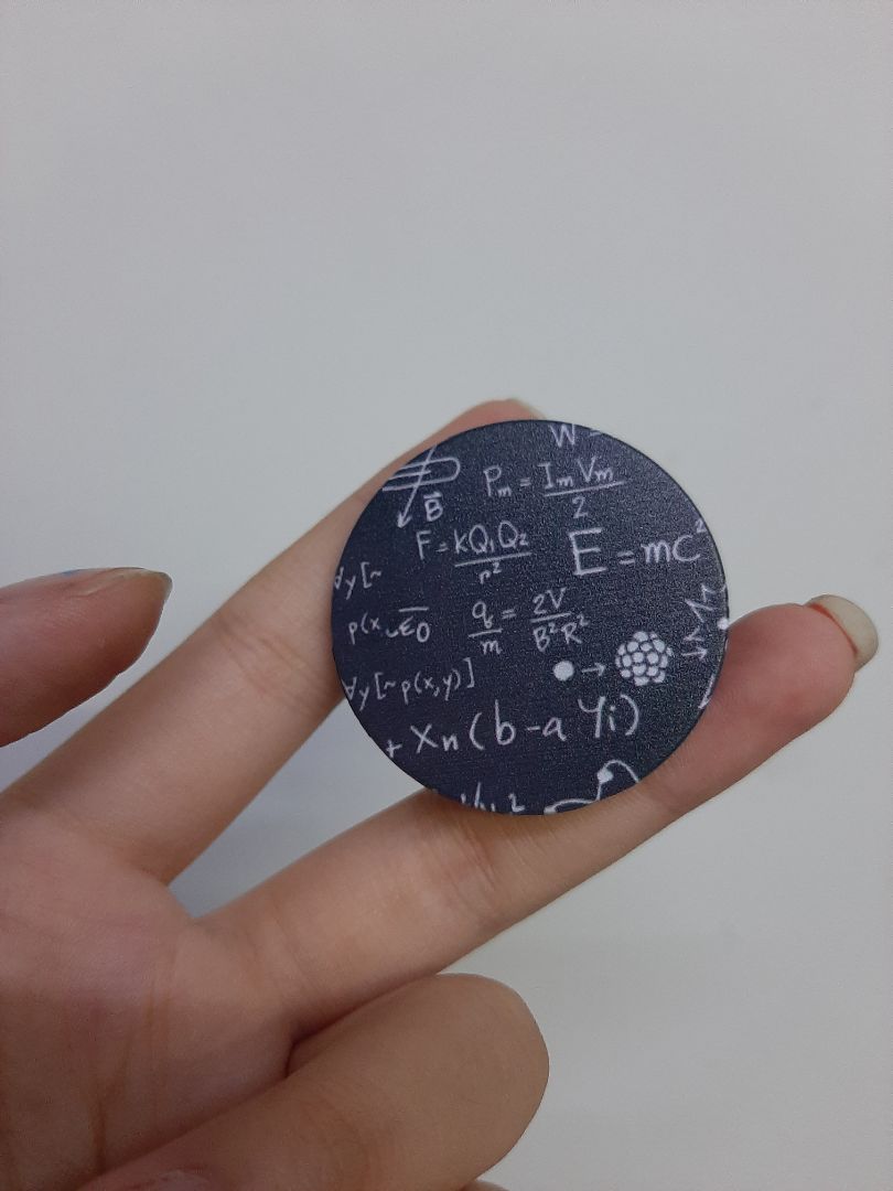 ko thấy ai nhận xét thật sự mình rất lo lun é, ai ngờ rất tốt lun, mình đặt ốp vs pop, ốp thật sự rất xịn, chắc chắn.. nchug là tốt nhất của tốt lun vs sam sung a50 ít ốp kiểu này lắm. Hn giao zui quá chời. Còn pop thì hơi ko như hình lắm, hơi mờ nhưg sài tốt, chắc là giao cùg vs ốp nên cảm thấy ko ổn bằng chứ thật sự rất tốt?‍♀️❤ Sẽ mua ở đây nhìu??