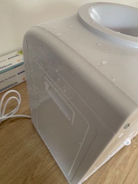 Mở thùng sản phẩm ra thấy ướt nhèm cả cái máy, decal dán thì thấy dơ và cũ.
Đã báo tiki và đang đợi xử lý