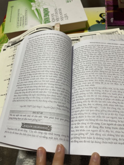 Màu chữ in nhạt nhoà , k sắc nét  làm mình cảm giác như mua phải sách lậu vậy đó