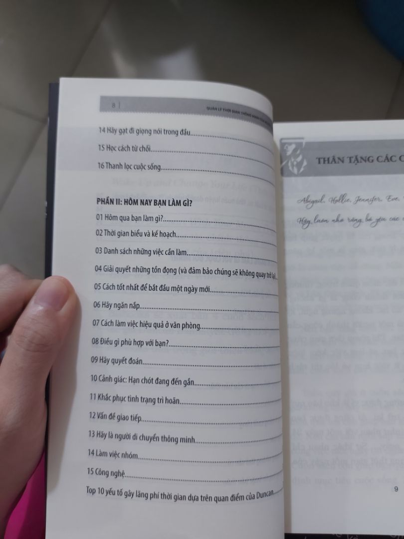 Sách bizbook luôn rất hay về nội dung, sách săn sale giá tốt 77k, còn seal, fahasa luôn là best nếu có sale giá ngon là hốt liền luôn . Mình chụp mục lục cho các bạn cần nha và 1 số trang nội dung.