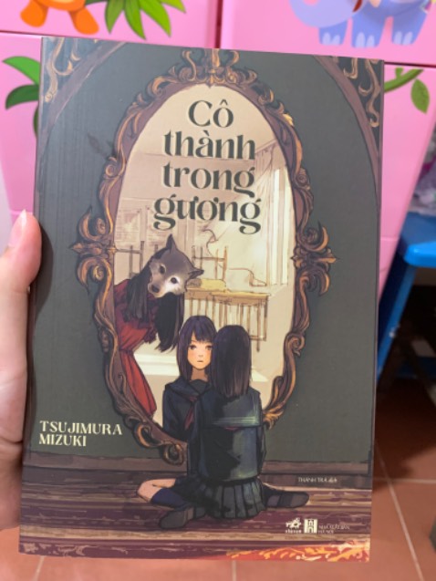 Huhu gây sách bị móp một ít và còn hơi bị quăn nữa, bọc 1 lớp xốp rồi mà vẫn hỏng đc :”) cái này mình thấy review trên *** nên kia về đọc thử