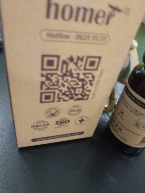 Lọ tinh dầu về hình thức thì ok!!  Treo phải để cho nó thấm vào cục gỗ trên đầu nó mới tỏa mùi chứ để trong lọ không thì nó không tỏa mùi đâu