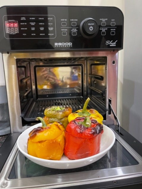 Dễ làm vệ sinh. Thức ăn chín đều, nhanh, k fai trở mặt đồ ăn. Nướng bánh cũng okela. Hãng ship cực nhanh, đầy đủ phụ kiện và quà tặng đi kèm như thông báo. Nhân viên hãng dù k trực tiếp bán món này cho mình cũng rất nhiệt tình tư vấn và hỗ trợ KH trong quá trình sd. Từ hôm rước ẻm về, mình thì rảnh tay còn ẻm lv quần quật. Đêm phia còn tải mấy mẻ bánh