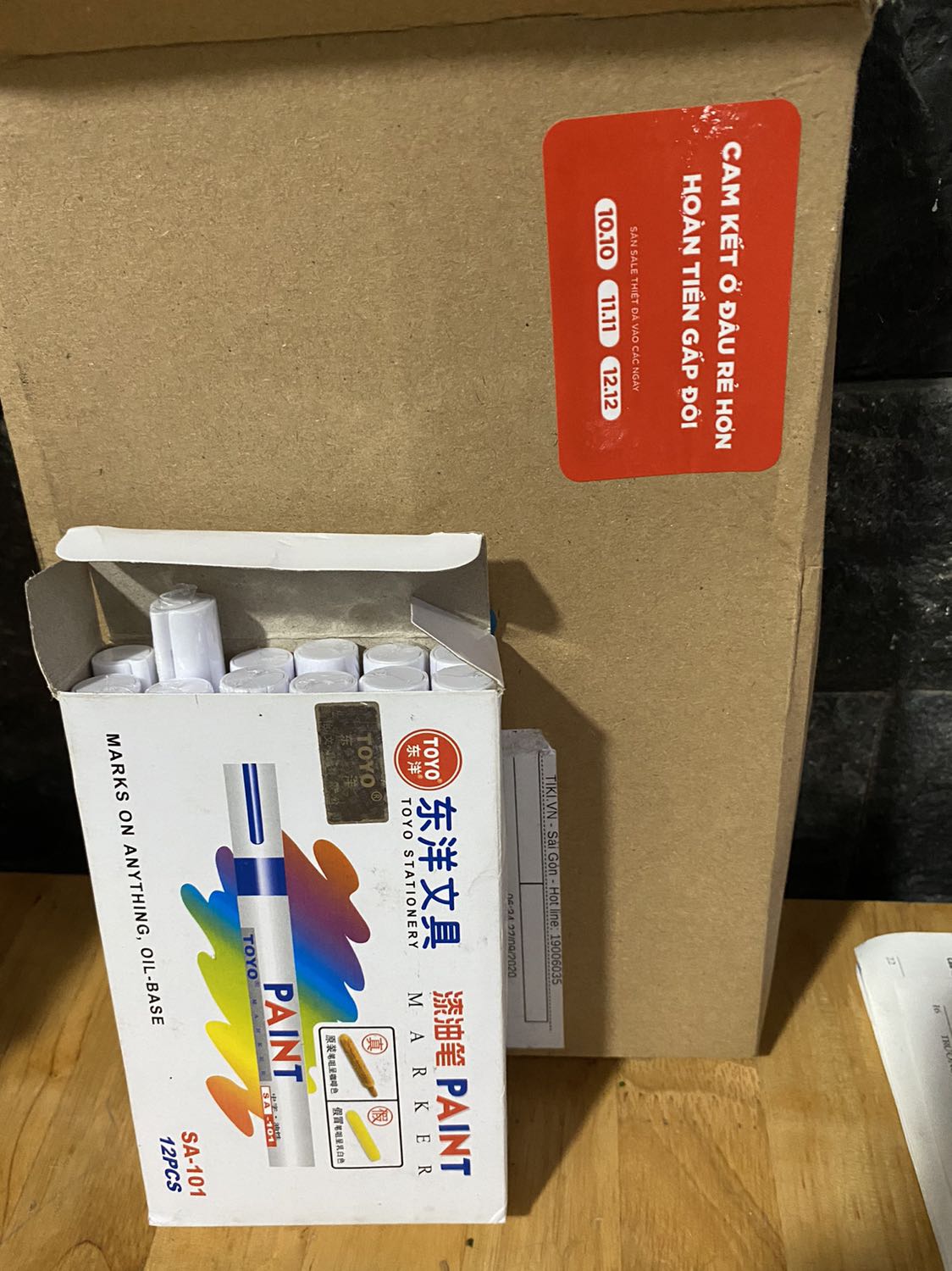 Hàng giao không đúng mẫu đã đặt mua, hộp 12 cây chỉ 02 cây đúng loại. Đã vậy mực bị khô hay rất ít mực ( dù đã lắc đều khá lâu trước khi dùng thử ). Chất lượng rất kém.