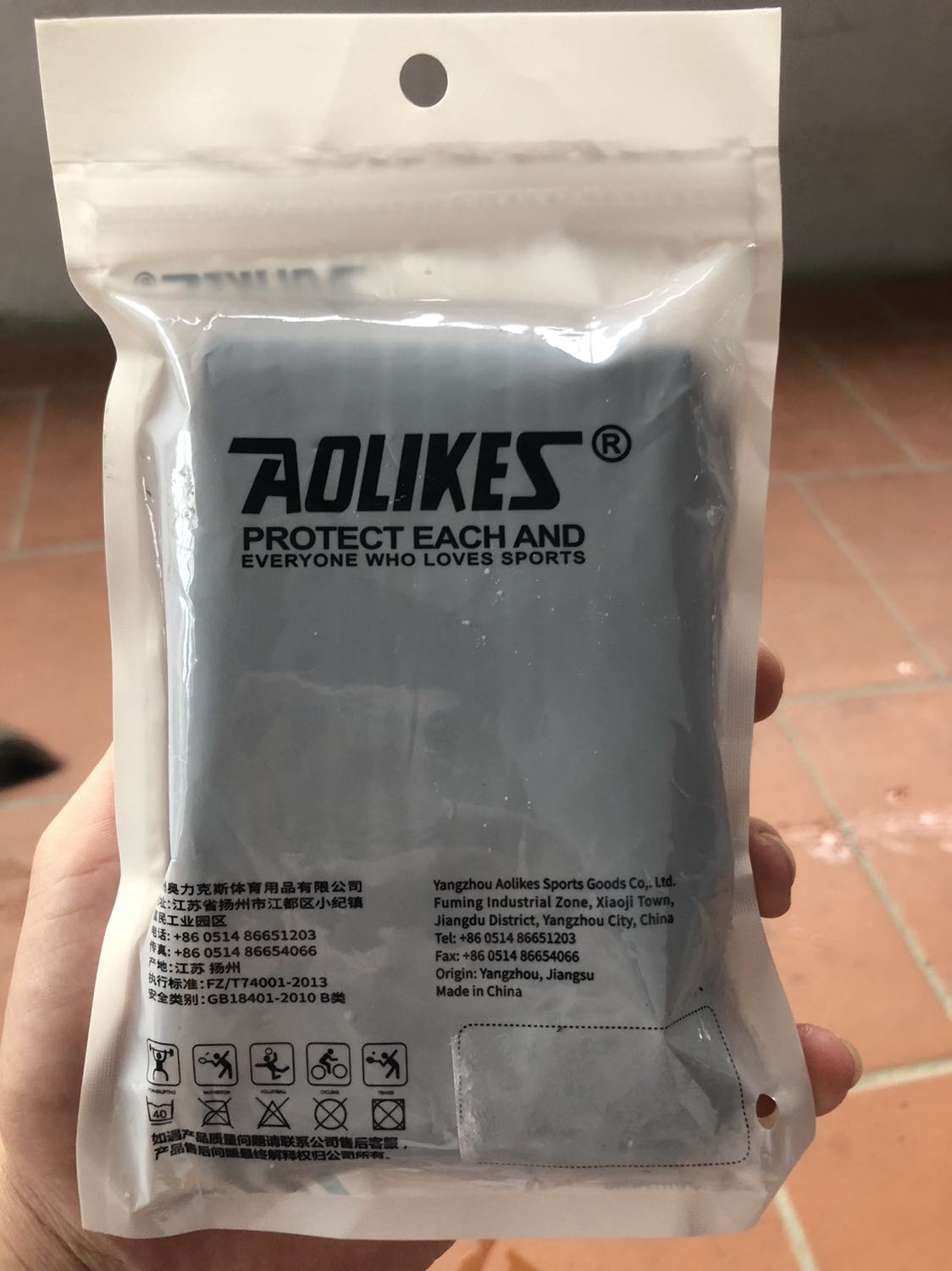 Băng tay rất chật, miếng dán may sát nhau nên khi băng không hề thoải mái. Cần khắc phục sản phẩm ngay và luôn nhé shop. Băng tay rất chật, miếng dán may sát nhau nên khi băng không hề thoải mái. Cần khắc phục sản phẩm ngay và luôn nhé shop.