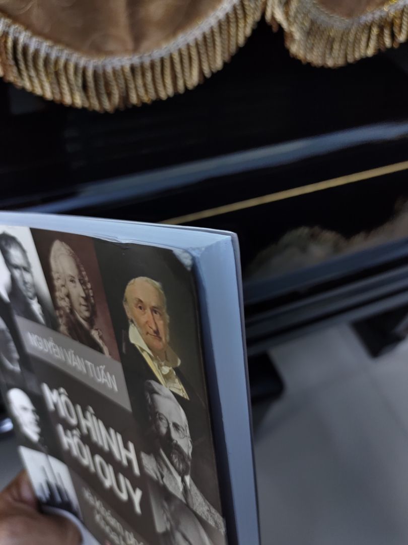 Sách được đóng gói rất kỹ, nhưng bị dập phần góc như hình, để giữ đọc luôn chứ ko cho/tặng người khác được nữa. 3 sao cho nhà cung cấp.