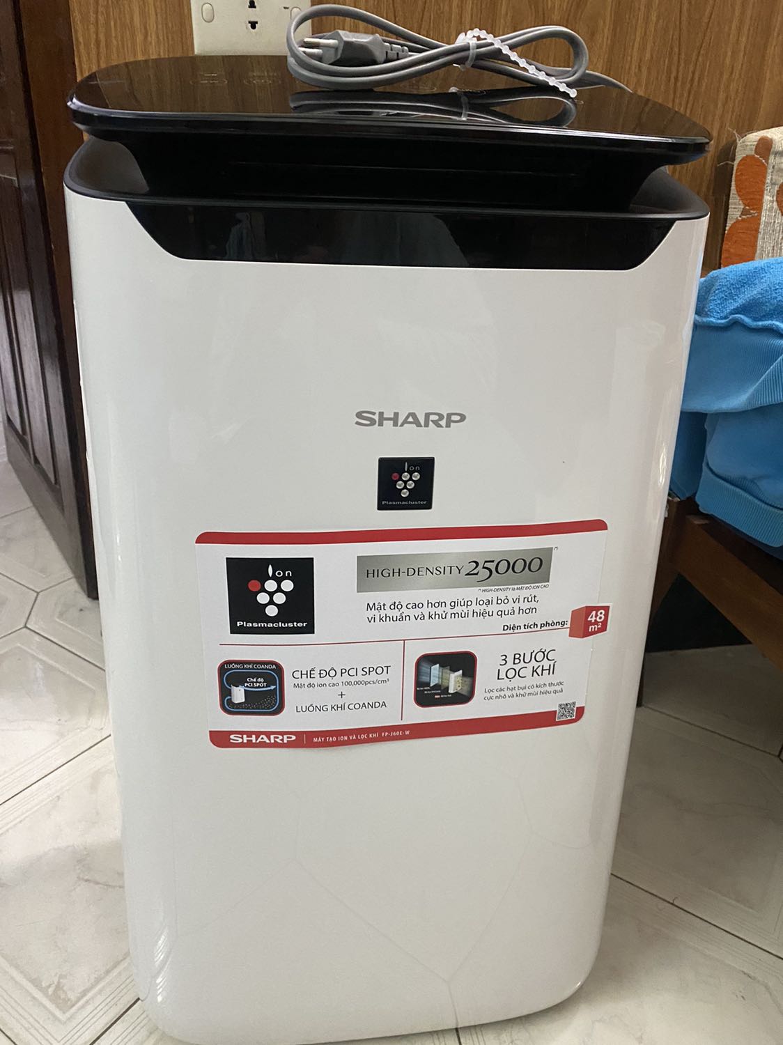 Máy chạy tốt, êm. Cảm biến bụi và mùi nhạy. Bộ lọc dễ tháo lắp để vệ sinh. Tuy nhiên máy đã hết bảo hành từ 11/2021 nên phải liên hệ Tiki để hỗ trợ gia hạn bảo hành 12 tháng. Tiki nói sẽ gửi hoá đơn điện tử qua *** và thời gian bảo hành tính theo ngày nhận hàng mà đến h vẫn chưa nhận đc. Máy chạy tốt, êm. Cảm biến bụi và mùi nhạy. Bộ lọc dễ tháo lắp để vệ sinh. Tuy nhiên máy đã hết bảo hành từ 11/2021 nên phải liên hệ Tiki để hỗ trợ gia hạn bảo hành 12 tháng. Tiki nói sẽ gửi hoá đơn điện tử qua *** và thời gian bảo hành tính theo ngày nhận hàng mà đến h vẫn chưa nhận đc.