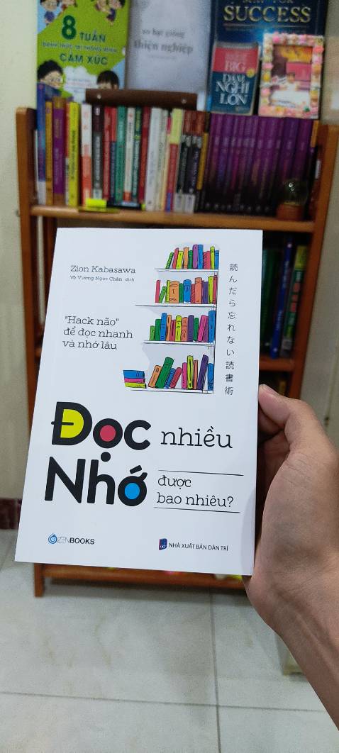 5 năm nay mình đọc khá nhiều sách, có những quyển dù đã đọc đến hai, ba lần nhưng vẫn không nhớ mà áp dụng được.
Nay vô tình học được cách "đọc" để kiến thức trong sách trở thành "máu, thịt" của mình, không chỉ vậy, mà còn có thể đọc "sâu" hơn, nhanh hơn và nhiều hơn. 
Chân thành khuyên dùng cho các mọt sách đọc nhiều nhưng nhớ chẳng bao nhiêu như mình🌹