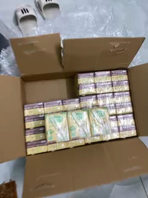 Đóng gói rất rất kĩ, 10₫ ko nhưng, lần đầu đặt hàng ở app này, do thấy app VN mà ko được nổi cho lắm, trải nghiệm tuyệt quá tuyệt vời.
