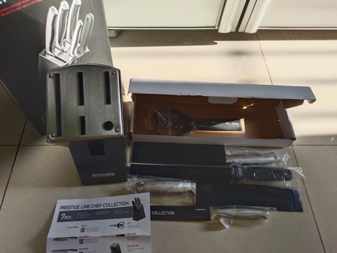 bộ dao mình thiếu 1 món, là cây dao chặt, đã liên hệ bên cskh tiki, mong giải quyết nhanh chóng cho mình.
p/s mình đã liên hệ tổng đài CSKH tiki, NV nhiệt tình tìm hiểu và bày cách giải quyết cho mình, sau đó đã đổi trả cái mới cho mình. mình sửa từ 1 sao lên 5 sao nhà. cảm ơn tiki