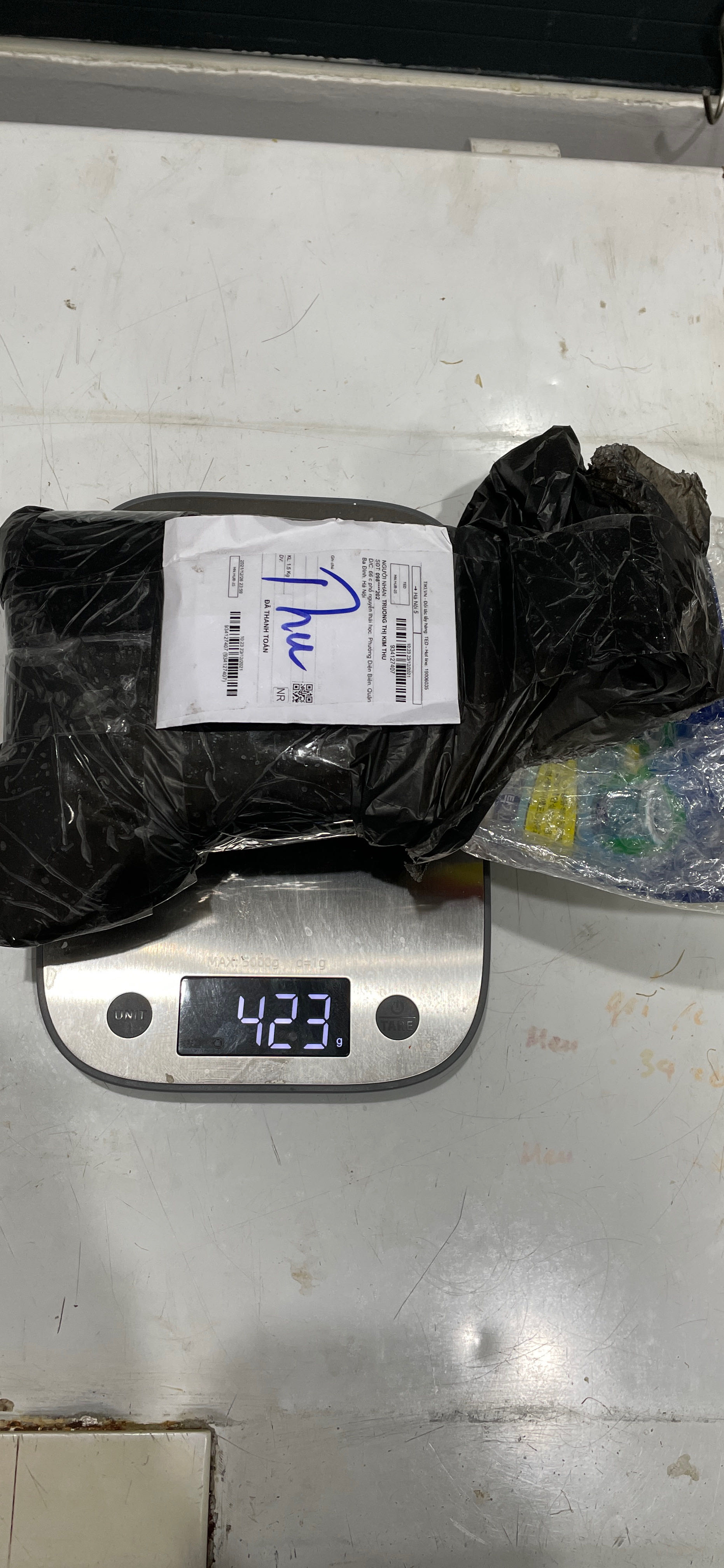 Đặt 3 gói , đóng gói 1 gói nhưng bao bì ghi 1,5 kg , thực tế 1 gói 423 g huhu .
Sao Tiki lại làm thế ?