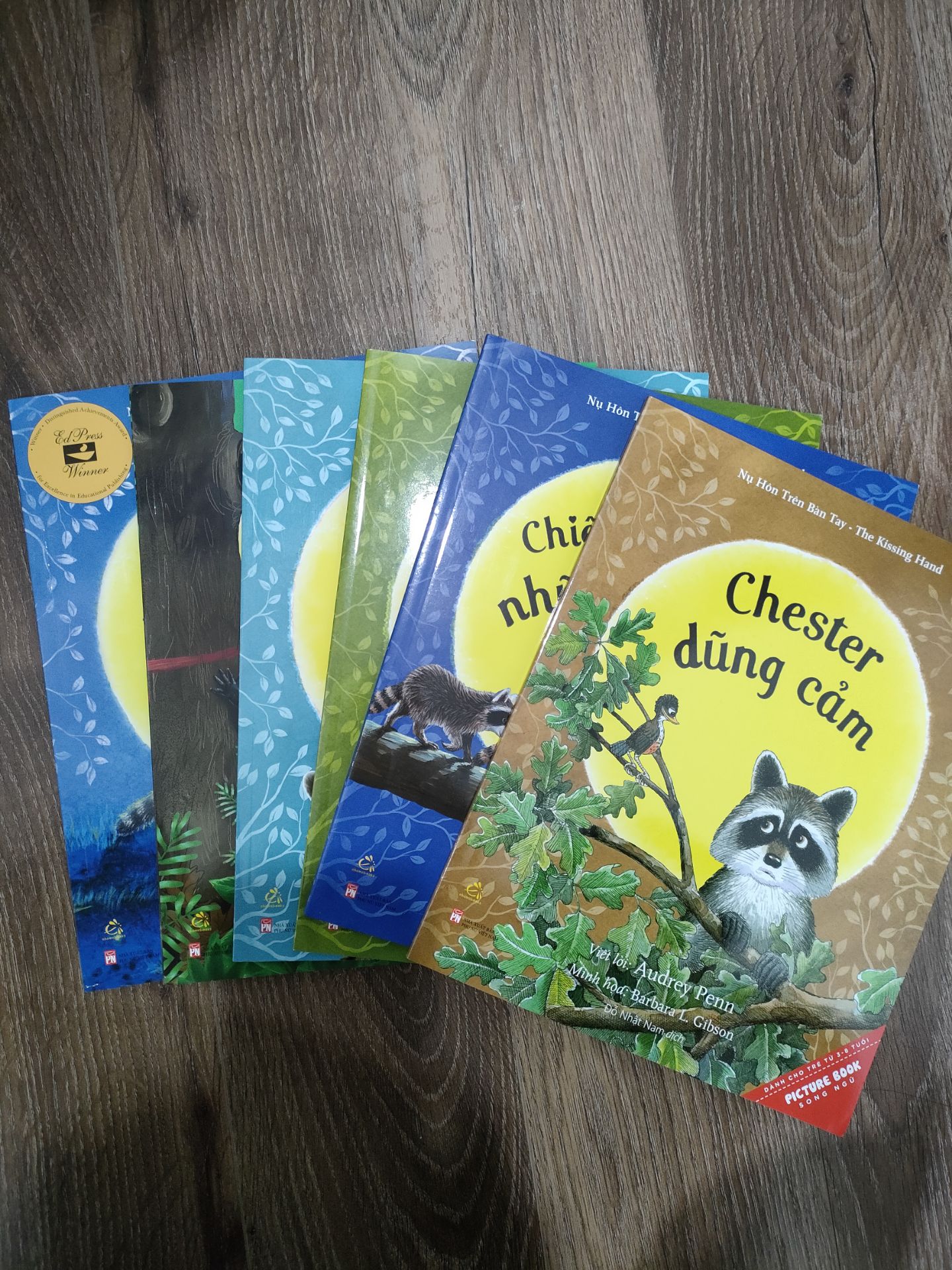 sách to, dễ đọc, 1 nửa là tiếng anh, giấy xịn xò