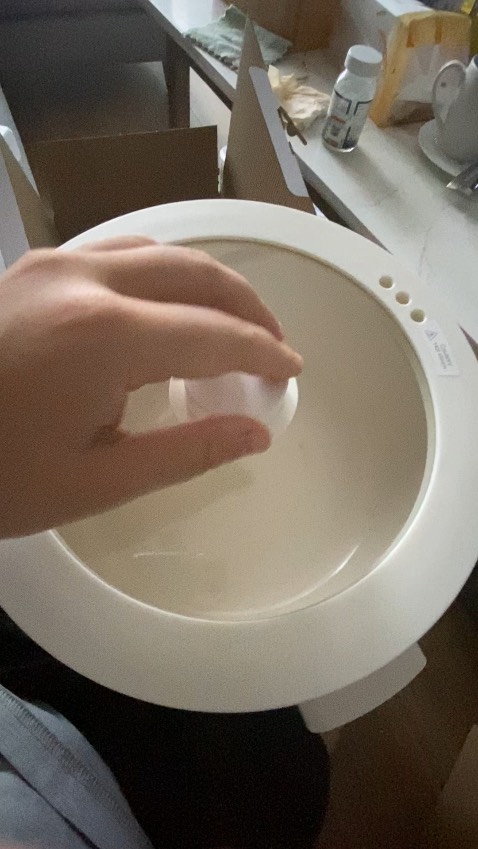 Mình thấy nồi dùng khá ok nhé, cho nước đầy vào đun thì tầm 10p là sôi. Tuy nhiên là phần nồi với đáy nồi không tách rời được nên lúc rửa phải cẩn thận không nước rớt vào chỗ dây diện.