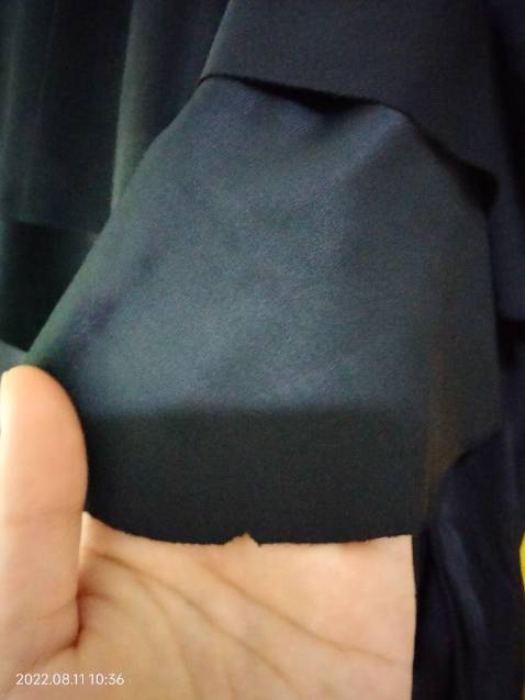 Chất liệu ổn, nhưng bị lỗi có vết cắt này .