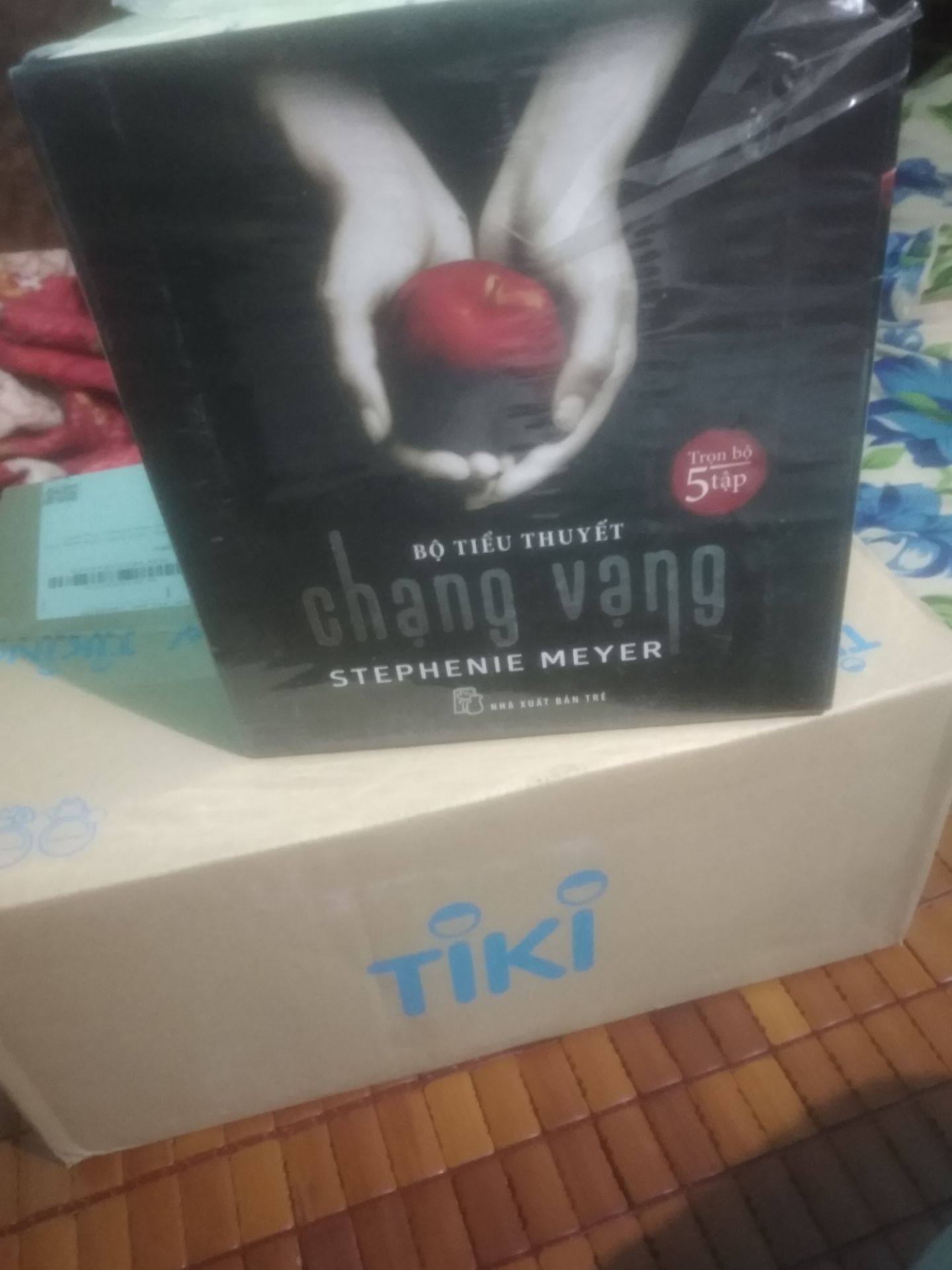 nói chung là hộp full box đẹp hộp nguyên không cấn móp ì , đặt 18h hôm trước 9h sáng hôm sau shiper ninjavan gọi nhận hàng ,  nhưng sach khổ nhỏ nha mọi người không như kì vọng