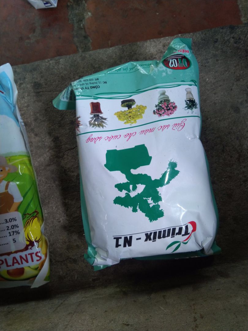 sản phẩm dùng cho cây cảnh tốt,phù hợp dùng cho cây ở ban công hơn là trong nhà vì có mùi hơi hắc