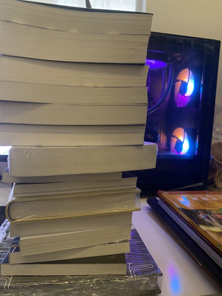 Thấy đang sale nên mình mua nhiều để dành đọc tutu. Sách đóng gói chắc chắn, đẹp, mùi thơm nữa