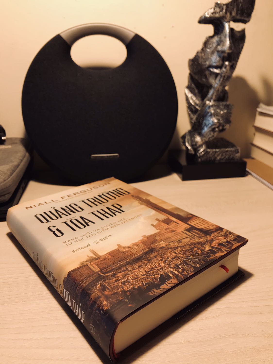 Sách tốt, giao hàng đúng tiến độ. Tuy chưa đọc nhưng vốn là 1 người thích tác giả Ferguson nên nội dung đại ý thì phù hợp với sở thích. Mình sẽ dành thời gian phản hồi về nội dung sau khi đọc xong.