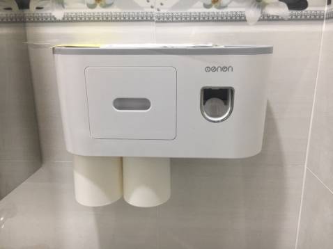 Hàng y hình, chắc chắn. Băng keo hơi khó bóc, trước mình mua thì bóc phát là ra không hiểu sao của cái này vật lộn mãi mới bóc được. Nhưng nhìn chung vẫn rất ưng