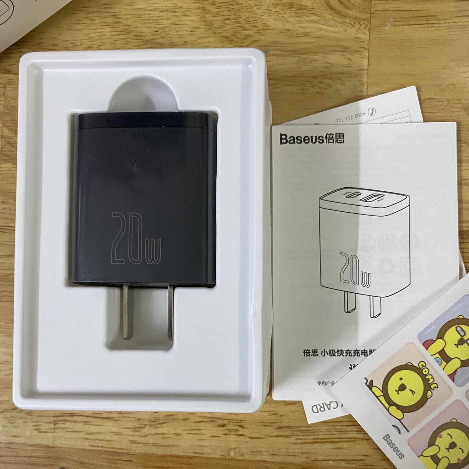 Sản phẩm chính hãng, nhỏ gọn, sạc nhanh. Đóng gói cẩn thận, giao hàng nhanh chóng.