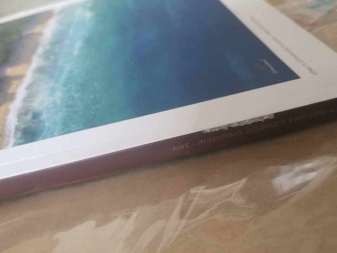 sách cũ, gáy bong, thấm nước ở góc, cạnh trang đen thui như đã dùng rồi. đề nghị tiki thu hồi.