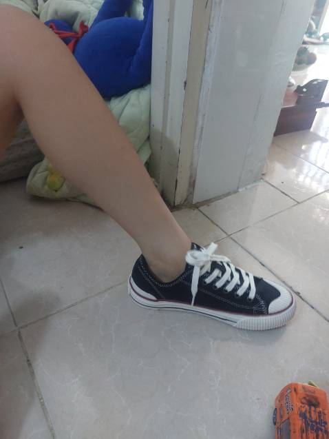 Giày đẹp lắm. Chân bé 22cm mua tăng 1 size là 37 tưởng rộng quá mà cũng vừa trừ hao bé mau lớn là vừa. Giày đẹp lắm. Chân bé 22cm mua tăng 1 size là 37 tưởng rộng quá mà cũng vừa trừ hao bé mau lớn là vừa.