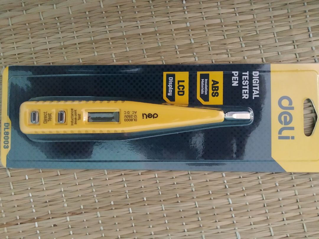 bút nói chung tạm được, không tốt lắm vì tiền nào của nấy, được cái tôi dùng 2 tháng rồi không bị hỏng hóc gì
- ưu điểm: phát hiện chỗ có điện với số hiệu điện thế (chưa kiểm tra độ chính xác)
- khuyết điểm: không thể xác định được chỗ đó có thật sự là rò điện hay không, tôi mới mua ấm siêu tốc về thử bên ngoài vỏ thì báo là có điện, trong khi tôi sờ tay thì chả sao cả, nếu sau này dụng cụ nào đó mà chập cháy kiểm tra bằng bút này mà nó báo là có điện thì không biết nên tin là chỗ đó có rò điện hay ko, nói chung các bạn mua nên cân nhắc