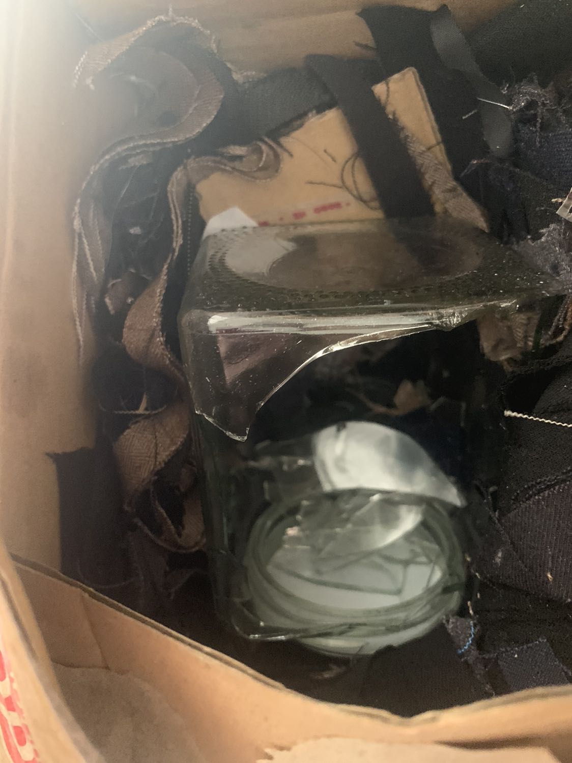 Tôi mua 3 hộp nhận hàng bé 1 hộp - toi không biết khiêu Nai ai