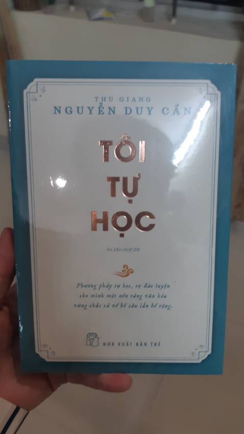Sách nhỏ, dễ mang đi. Ship nhanh, shipper lịch sự, đến nơi còn nguyên bọc, sạch đẹp ạ. Mình chưa bóc ra nên chưa đánh ra chất lượng giấy và chữ in bên trong.