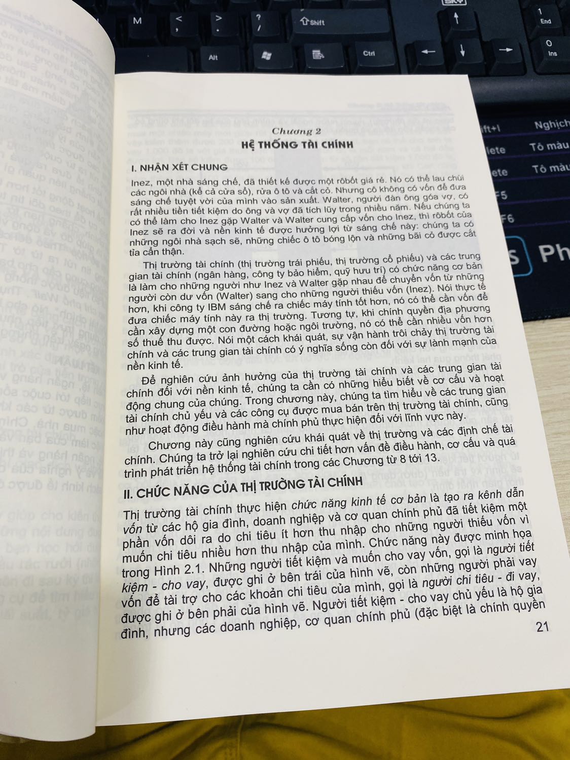 Nội dung tương đối khái quát về tiền tệ và ngân hàng. Sách giấy tạm ổn.