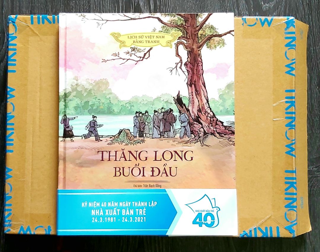 Bộ sách gồm 8 quyển, mỗi quyển là một chủ đề, một nhân vật, một địa điểm lịch sử ý nghĩa với mọi thế hệ người Việt. Và đặc biệt phù hợp với các bạn nhỏ tiểu học mới tiếp cận môn lịch sử nước nhà. Sách có nhiều hình vẽ đẹp và màu sắc phong phú, các bạn nhỏ nhà mình vô cùng thích.  các bạn ý đọc vèo cái xong nhưng xem đi xem lại hình ảnh và bình luận rôm rả 🥰.
Dịch vụ Tiki nhanh, tiện và chuyên nghiệp. Like !