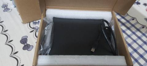 Shop giao hàng nhanh, đóng gói kĩ. Ổ đĩa dùng rất thuận tiện, chỉ cần cắm kết nối với máy là xem được cd và dvd.