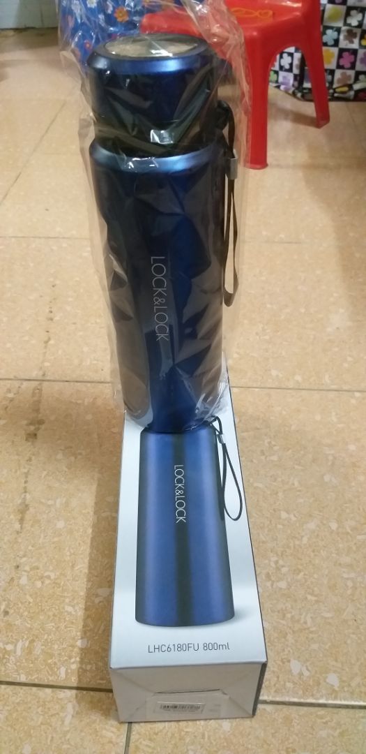 Mẫu mã đẹp, chất lượng ổn, giá cả tốt, mới dùng nên chưa để ý thời gian giữ nhiệt nóng+lạnh lắm, nếu có thêm cái vỏ vải bọc ngoài nữa thì tốt, vì màu sáng có thể dễ xước gây mất mỹ quan ?