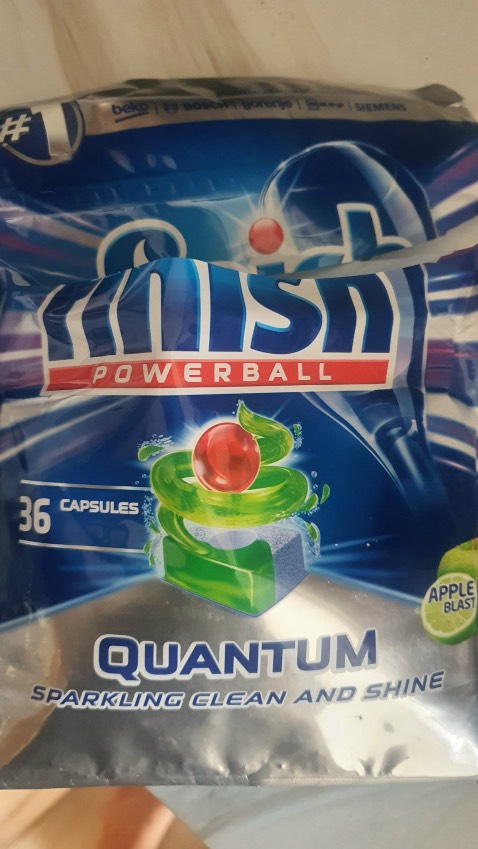 Xin chào Shop, mình có đặt 1 túi viên rửa chén 60 viên như trong đơn đã đặt. Thế nhưng hôm nay mình nhận được hàng hoàn toàn không trùng khớp với đơn đặt. Không chỉ vậy hàng không đảm bảo chất lượng (hình kèm theo). Kính mong shop hàng check lại đơn hàng và có phản hồi thích đáng dành cho mình. Mình không muốn bỏ tiền ra mà không nhận được hàng không chất lượng. Chưa nói là có dấu hiệu hư không đảm bảo an toàn khi sử dụng cho việc rửa chén bát, ảnh hưởng đến sức khỏe gia đình.