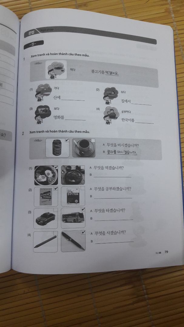 là hàng của tiki trading nên mình rất yên tâm về chất lượng và không ngoài mong đợi, sách có màu nên rất đẹp và dễ hiểu, kiến thức được giải thích cặn kẽ, đầy đủ, chỉ tiếc cuốn sách bài tập không có màu nên hơi hụt hẫng.
