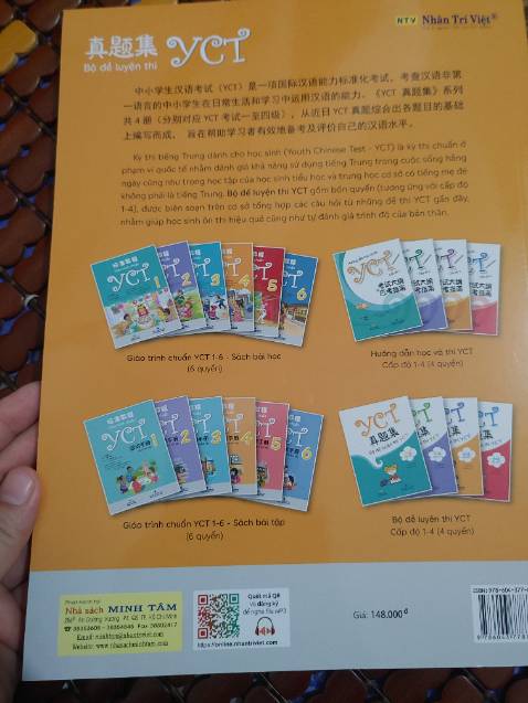 Mới học tiếng Trung chọn mấy quyển cho trẻ em dễ hiểu lắm. Mà sale lớn nữa. Form sách học của Nhân Trí Việt lúc nào cũng to đẹp hết.