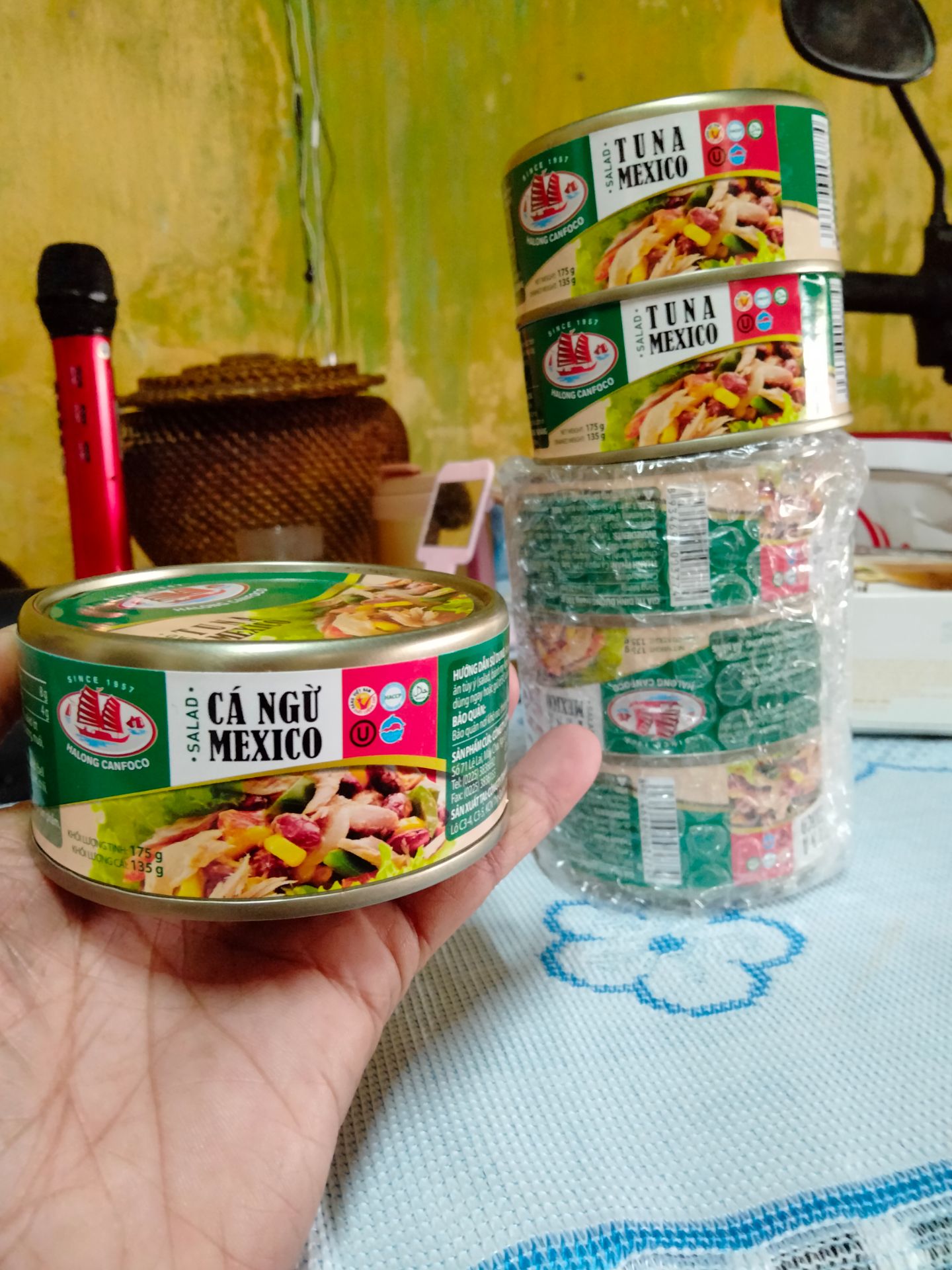 bà con cô bác ơi ! cả ngừ mặc dù rẻ tiền nhưng ăn rất thơm ngon , sẽ còn tiếp tục ủng hộ shop bà con cô bác ơi ! cả ngừ mặc dù rẻ tiền nhưng ăn rất thơm ngon , sẽ còn tiếp tục ủng hộ shop