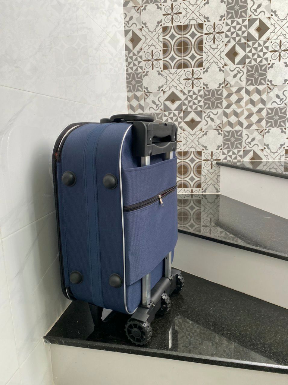 Nhỏ hơn so với tưởng tượng, chất liệu vải êm, tốt trong tầm giá.