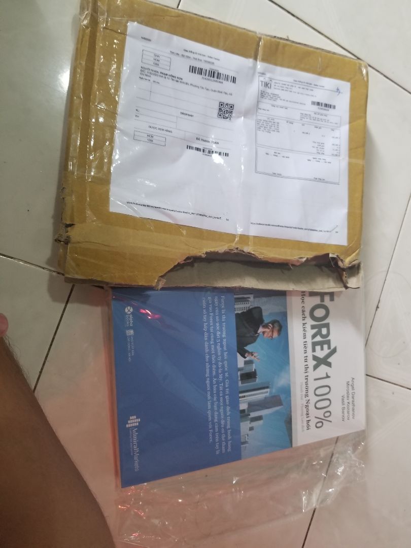 tôi mua combo 2 cuốn là 299k sao chỉ giao tôi có 1 cuốn vậy. mà cuốn này mua ngoài nhà sách cũng có 169k làm ăn gì thế. trên hợp giao còn ghi rõ là 2 cuốn nhưng nhận thì có 1 là sao???