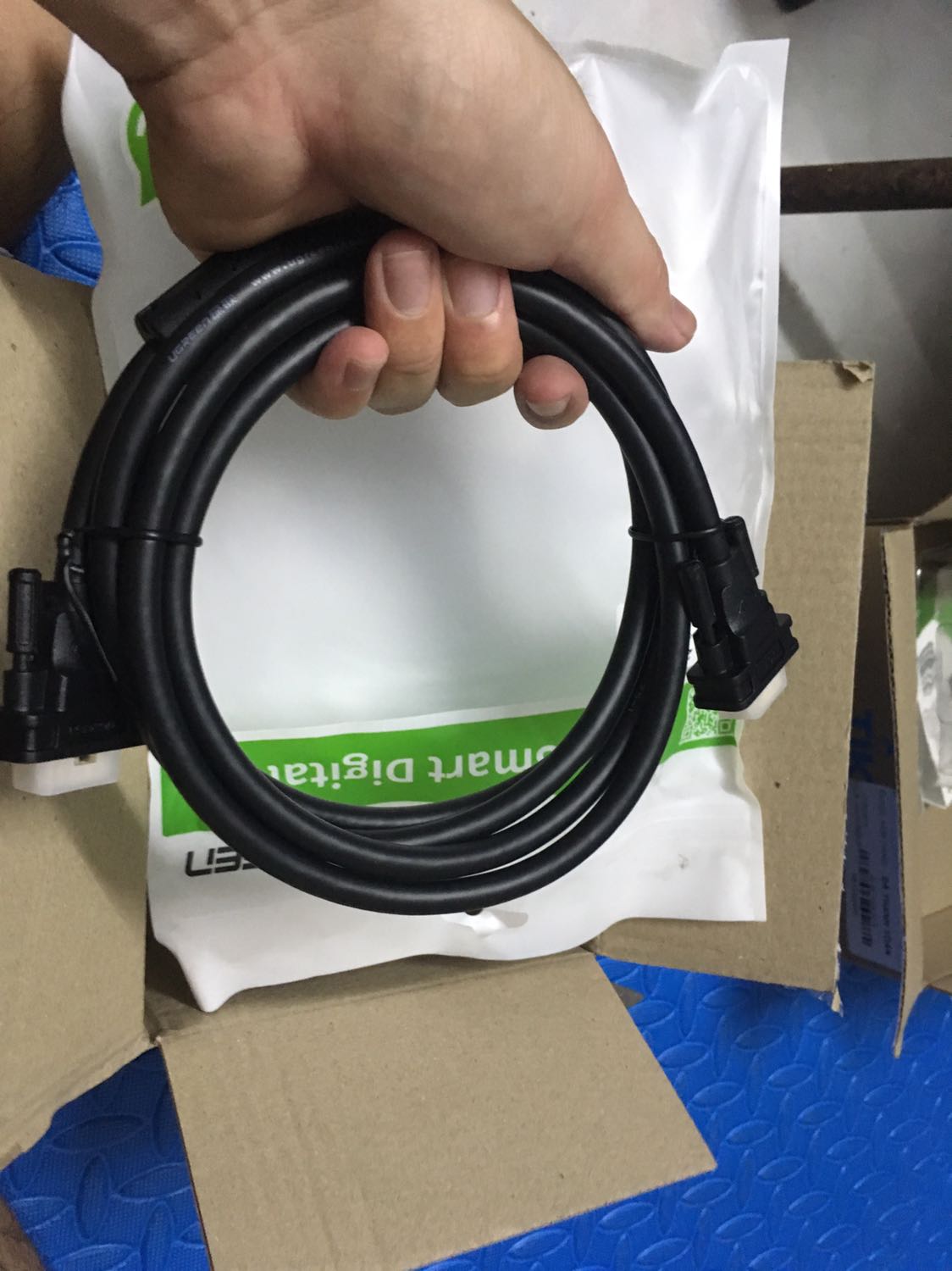 Hàng giao nhanh đóng gói cẩn thận , về sản phẩm thì chất lượng , dây dầy các đầu cắm sáng bóng chắc chắn ko bị nhiễu khi cắm như các dây rẻ tiền khác Hàng giao nhanh đóng gói cẩn thận , về sản phẩm thì chất lượng , dây dầy các đầu cắm sáng bóng chắc chắn ko bị nhiễu khi cắm như các dây rẻ tiền khác