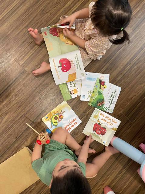 Sách yêu lắm ấy, mình là người lớn còn thất cưng nữa. Ưng nhất là sách cho bé nhưng được viết bằng thơ, rất đáng yêu, dễ đọc, dễ nhớ. Lấy nhân vật cũng rất Việt Nam nữa, tìm mãi mới thấy một bộ sách cho trẻ em thuần Việt đến vậy. Nói chung là ưng