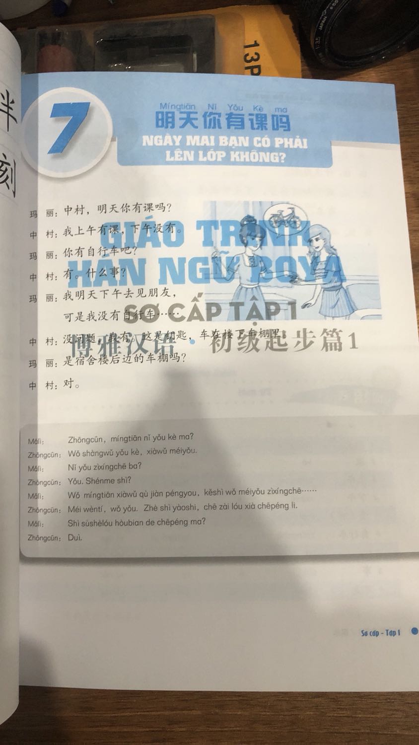 Trên hình có ghi quyển sơ cấp phiên bản 2, gửi về thì lại là phiên bản cũ, lỗi in giấy từ 5-10 trang, cảm thấy vô cùng thất vọng
Rất mong sẽ nhà sản xuất sẽ đọc được và đổi cho mình phiên bản thứ hai và k bị lỗi in giấy. Xin cảm ơn