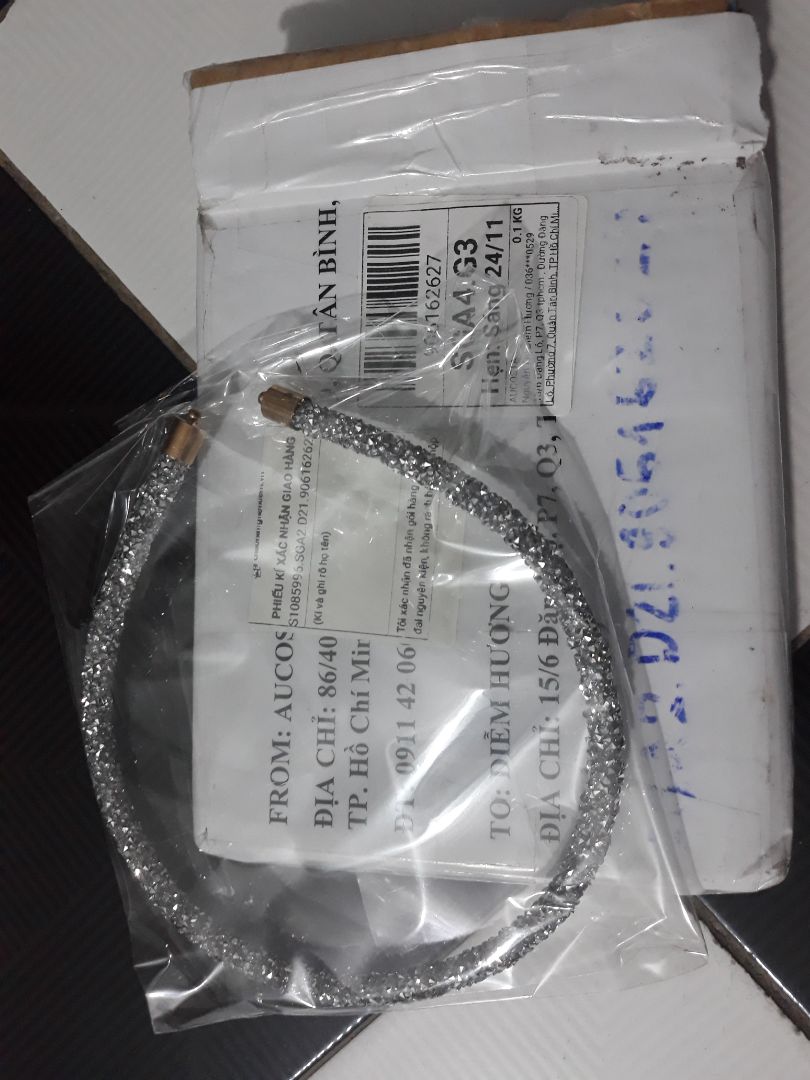 Hàng lỗi, lủng lỗ. Shop hết hàng nên k đổi được. Nhưng vì mình mua cài tóc cùng kiểu cũng lỗi. Và shop phản hồi tin nhắn nhanh chóng, đổi liền cài tóc khác mà k lấy lại cái bị lỗi.
Mình vẫn cho 5* vì dịch vụ khách hàng rất tốt 👍👍👍