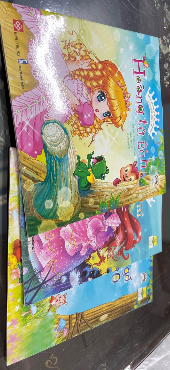 Bộ truyện rất ý nghĩa , chất liệu giấy đẹp , màu sắc tươi tắn , bé rất thích bộ truyện này , lần sau sẽ ủng hộ mua các bộ truyện khác .