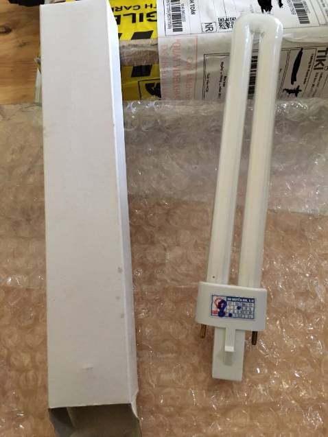 đã nhận được hàng, thay bóng đèn sáng và đúng chủng loại, cảm ơn shop đóng gói cẩn thận, giờ chỉ băn khoăn và lưu ý để sử dụng xem lần này bóng dùng có độ bền như thế nào. của bền tại người mà, tuy vậy đèn học đã sử dụng từ thời sv tới giờ, cũng chục năm rồi, thế nên giờ em nó có vấn đề không sửa được, thì chắc đành kiếm dạng đèn led thay thế thôi. Dù gì dạng đèn compact này, tham khảo trên net thì mức độ tiết kiệm điện không bằng đèn Led. ( công nghệ ra sau mà lại).