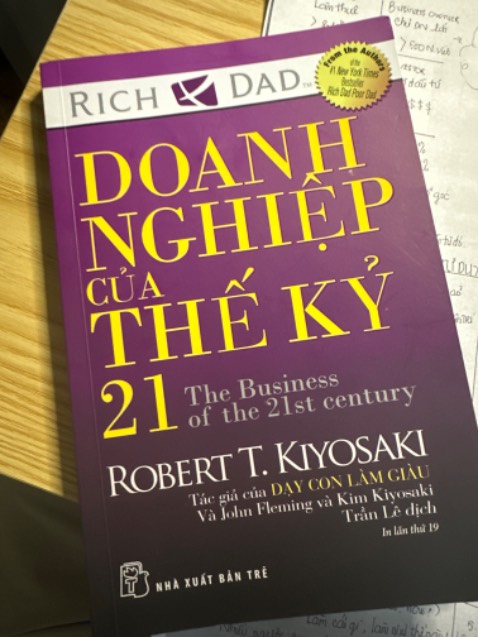 Sách viết ngôn ngữ dễ hiểu, thực tế và hiện đại. Rất thiết thực với những ai đang muốn tìm hiểu về KD hệ thống tại Việt Nam!