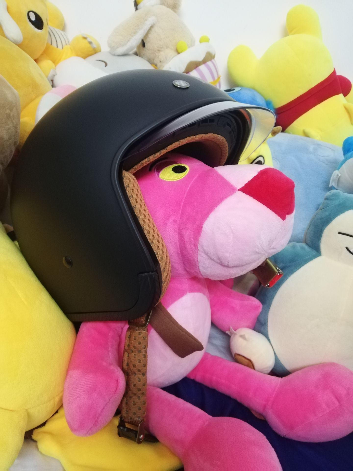 NSX ghi 3 Size S M L. Sản phẩm ghi L XL các kiểu nên nếu không tùm hiểu kỹ có khi nhầm, nhầm lại không hỗ trợ đổi trả.
Mua gói TikiNow, book giao Now thì đúng là có hàng nhanh thật, tại mình ở kế bên Tiki, cho kiểm hàng thì đang bung hàng ra kiểm nhân viên giao phóng đi luôn, ngỡ ngàng vô cùng, chắc tại chiều nên vậy. Đặt Now lúc nào nhân viên giao cũng gấp gáp đi thang máy ko kịp chờ thang luôn, có khi còn đơn sau nên đành thông cảm.
Nón đẹp, che tai bị cụt. Đội bị hầm bí sau ót, do chỉ thiết kế thoát hơi trán.