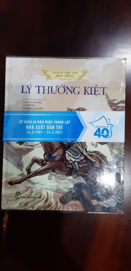 Sách hay, giấy tốt. Mua ngay đợt kỉ niệm 40 năm nhà xuất bản, nóng hổi, mới ra lò. 5*
